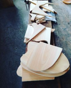 那賀町ヒノキのカッティングボードを製作中