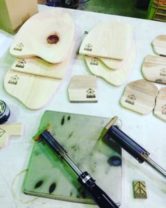 KUKUカッティングボードとKUKUコースターの試作品。