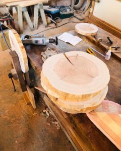 木頭杉の切り株プレートづくり