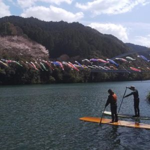 サップ体験会 木頭杉BIG SUPでは、2人乗り出来ます!