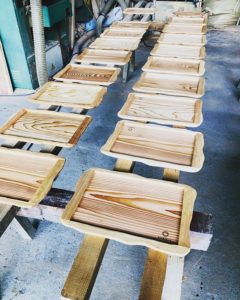 KUKU kitchenwear  晴れ間が見えて、一気に塗装開始！