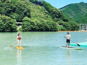 川口ダム湖にてサップ講習の撮影