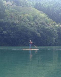 那賀町川口ダム湖ブラックバス釣り大会でSUP体験!