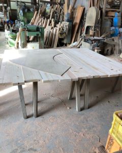 ヨンロッパ食堂のテーブルを那賀町産ヒノキを使って製作開始