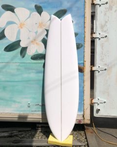 ILFARO surf board木頭杉ストリンガーのボードをシェイプしました！