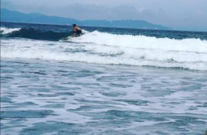 KUKU ALAIA　淡路島を背景に