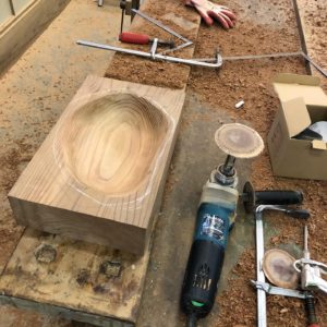 KUKU plateカレー用の手彫りプレート製作中！