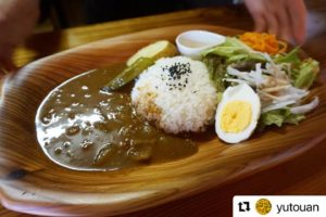 木頭杉プレートで柚子カレー♪MONPE MAYACON 秋の雑貨展示販売2021