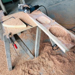 KUKU手彫りプレート製作中