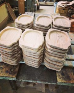 KUKUプレート製作　仕上げサンディン工程