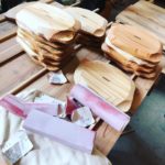 KUKUプレート製作 塗装前のペーパーがけ