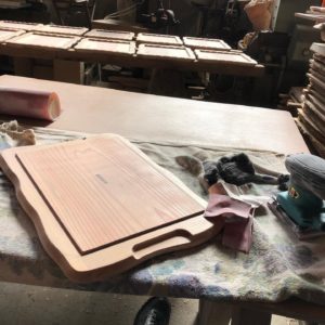 木頭杉トレー製作　-塗装前の磨き-