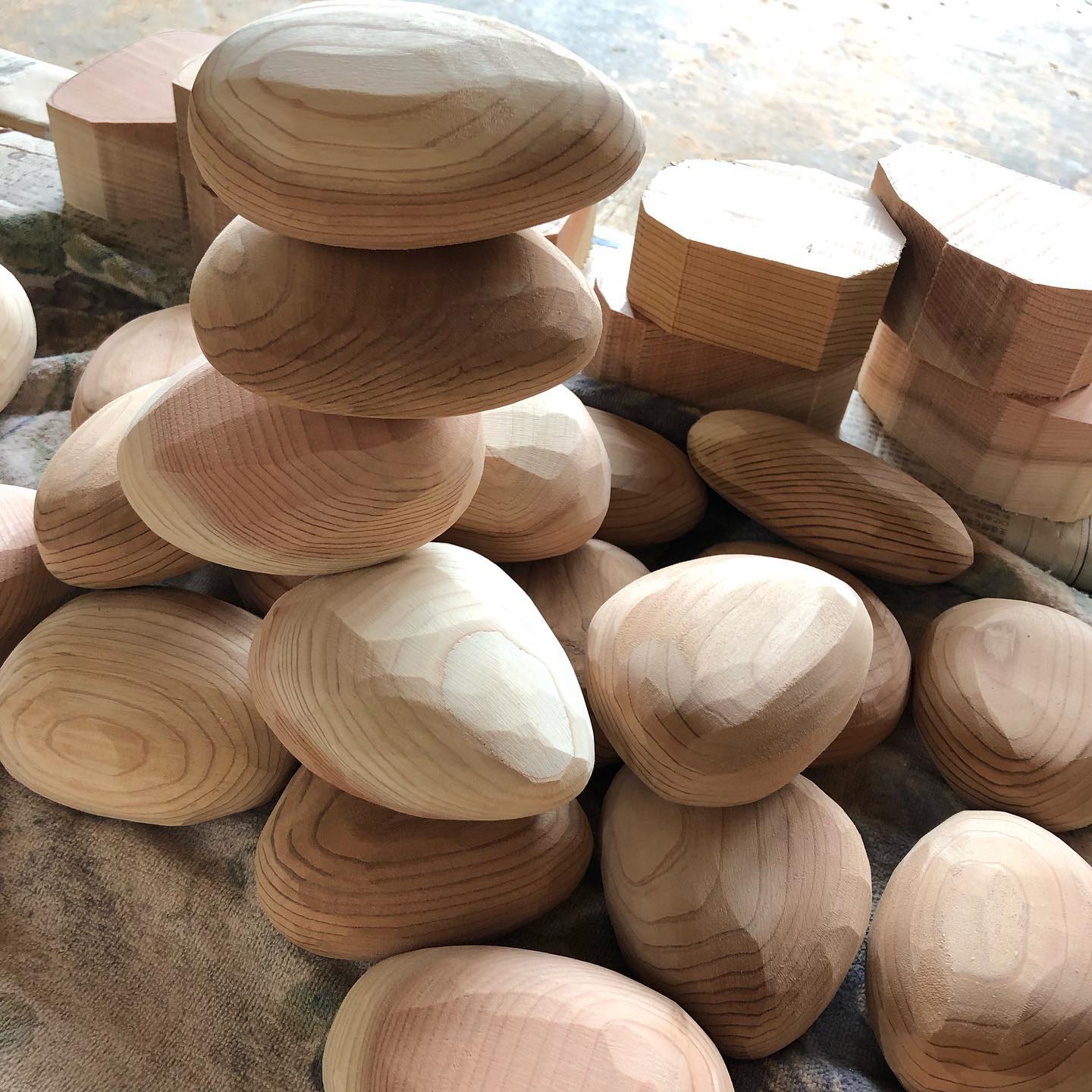 KUKU wood stones製作中#杉のおもちゃ#木頭杉のおもちゃ@woodboardkuku @woodwork_naka @nakawood