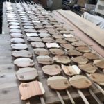 杉コースターに塗装　表面が艶っぽくなります＾＾