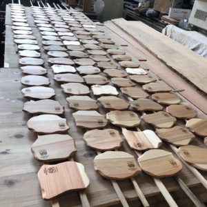 杉コースターに塗装　表面が艶っぽくなります＾＾