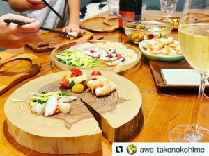 杉丸太の輪切りプレートで記念日ディナー♬