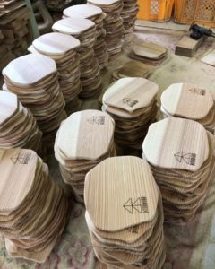 -2022秋- KUKU コースター製作中　カット＆焼き印