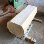 どーーん！　木頭杉の丸太ベンチ